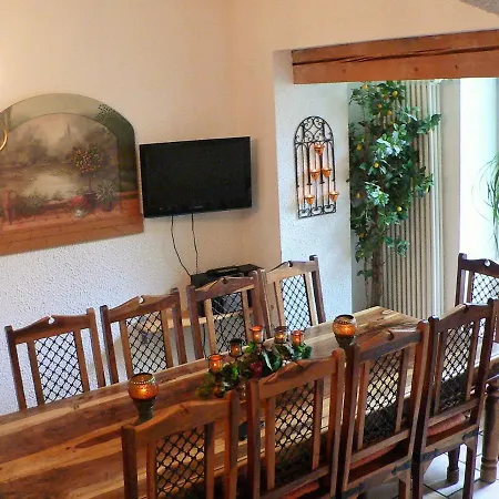 Ferienhaus Kutscherhaus Casa Chabeli - Berlin, Max 11 Personen Hébergement de vacances Berlin