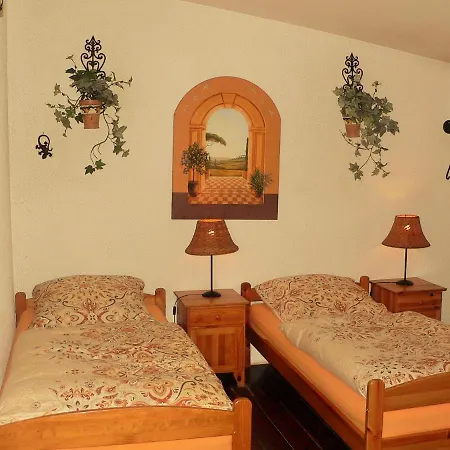 Ferienhaus Kutscherhaus Casa Chabeli - Berlin, Max 11 Personen Hébergement de vacances Berlin